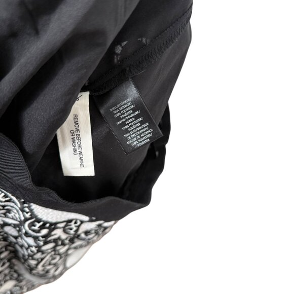 Ann Taylor Crochet Skirt Size 2 White Black Full Floral Classy Fit and Flare - Picture 8 of 12